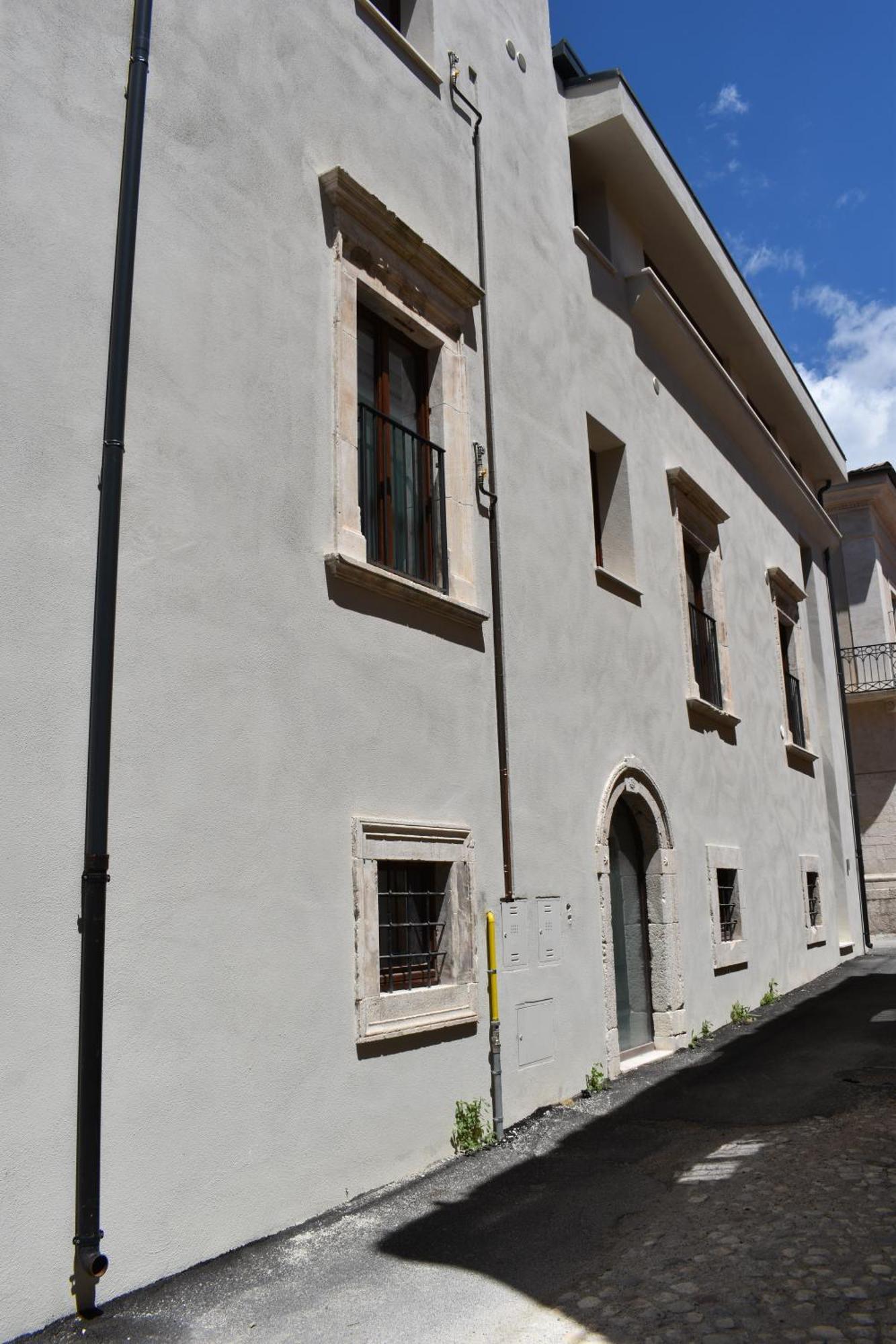 Habita Appartamenti LʼAquila Exteriör bild